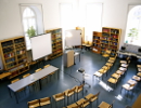 Die Institutsbibliothek mit Vortragsbestuhlung